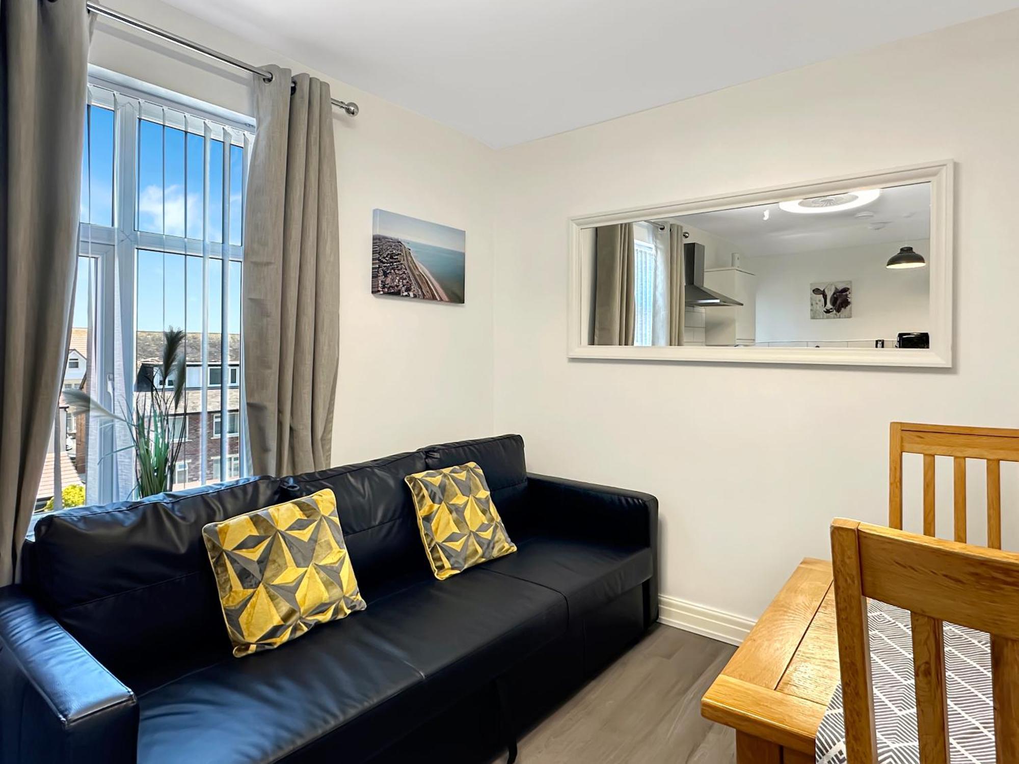 Granada Queen's Promenade Apartment Blackpool